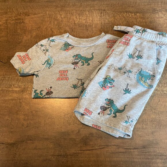 Garanimals T-Shirt (6), Shorts (7) - Picture 2 of 6